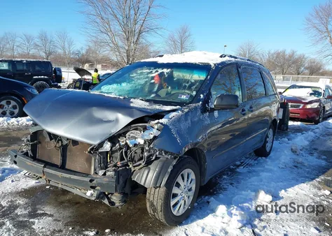 2007 Toyota Sienna Ce z USA, uszkodzony, nr VIN 5TDZK23C07S094097